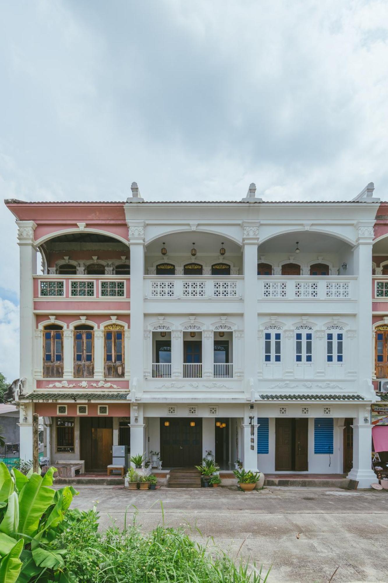 Botan Boutique Hotel Patong Exterior photo