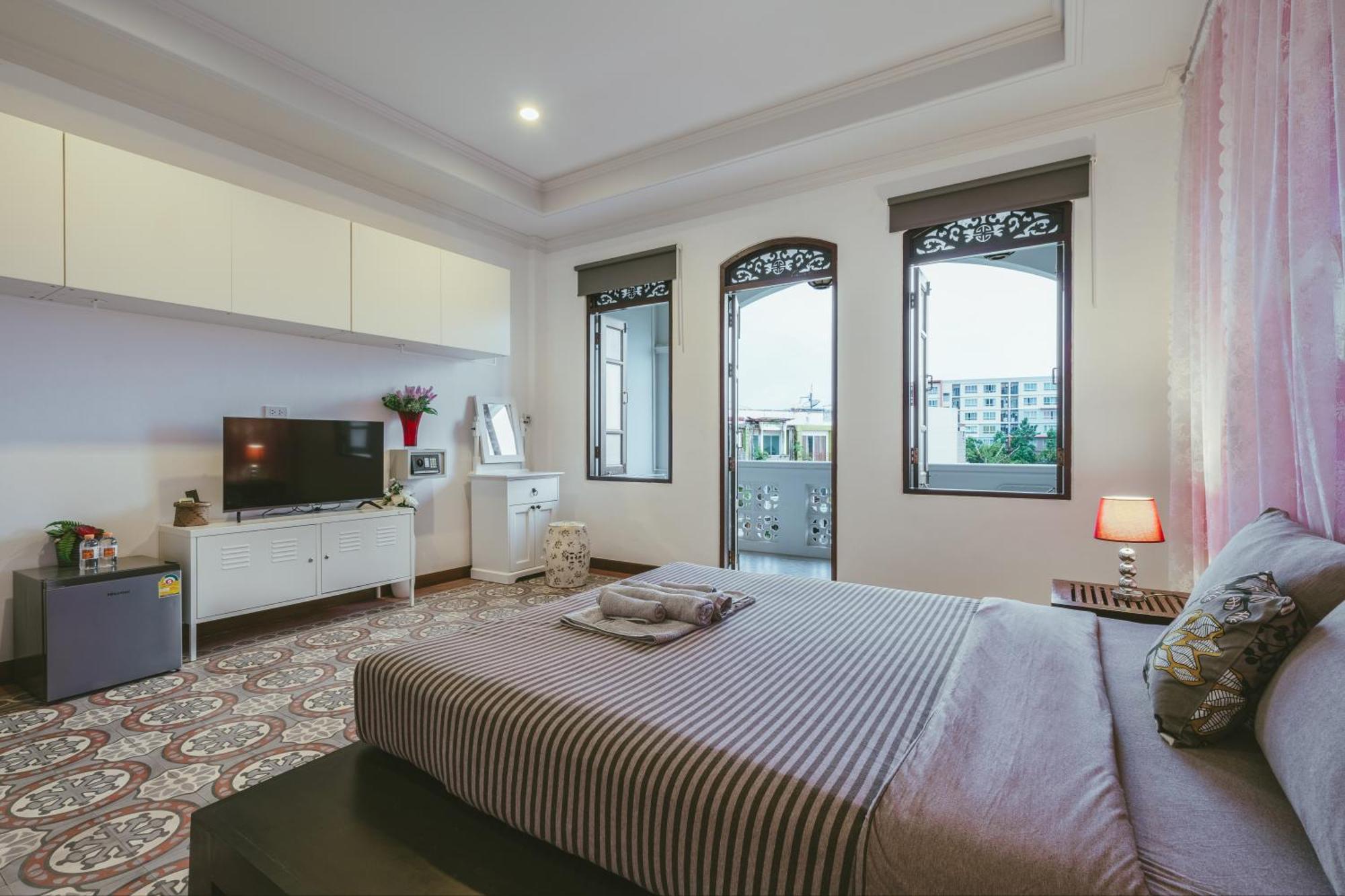 Botan Boutique Hotel Patong Exterior photo
