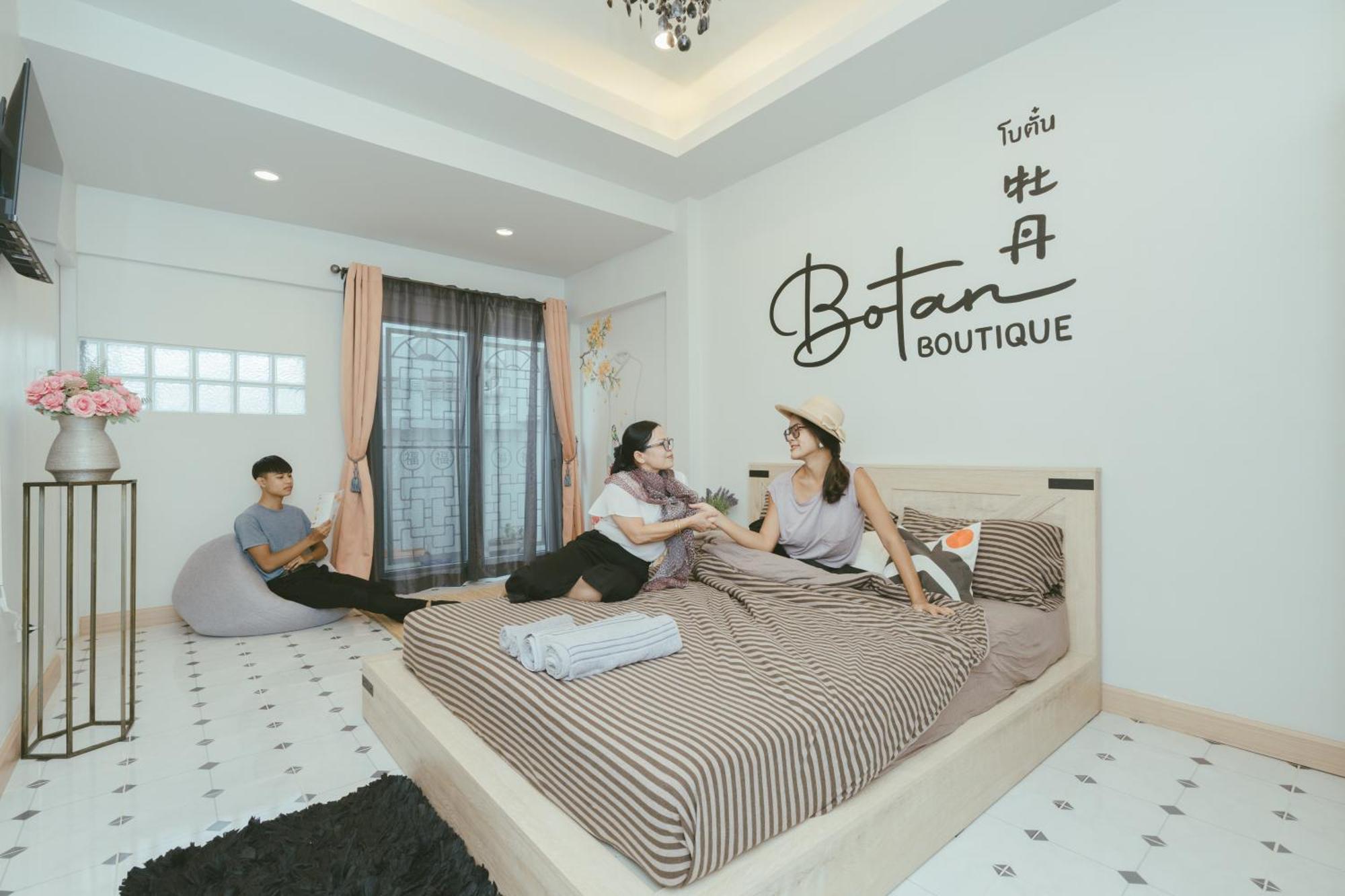 Botan Boutique Hotel Patong Exterior photo
